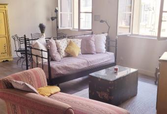 La Doucette Provencale Cozy Nest In Avignon has Balcony rooms