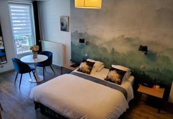 Le 9 en Cuisine has Balcony rooms