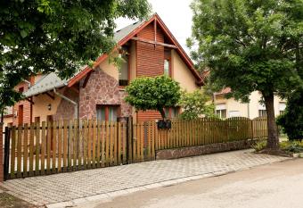 K88 Apartman allows 18 year olds to book a room