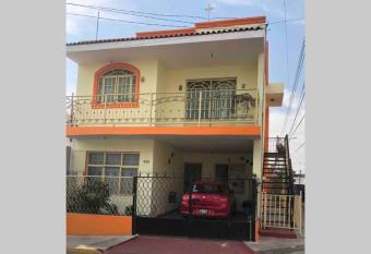 Espaciosa casa s  per bien ubicada en Guadalajara has Balcony rooms