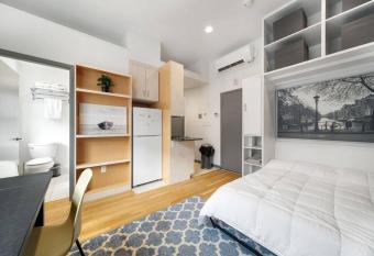 Modern Studio near MGH, Low Density Area allows 18 year olds to book a room