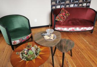 L en vert appartement has Balcony rooms