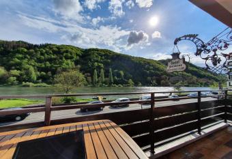 R  merstube Apartments & rooms has Balcony rooms