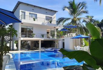 CASA VACACIONAL CAMPOSOL allows 18 year olds to book a room