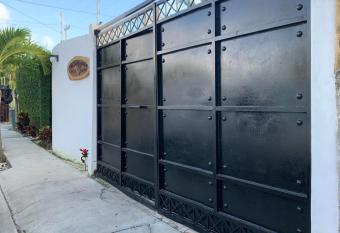 Casa Piedro has Balcony rooms