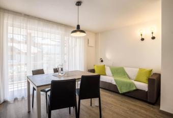 Apartment Cinch Residence Bun Ste has Balcony rooms