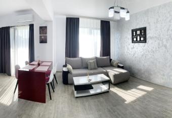 Oxxo Apartment Mamaia-Nord has Balcony rooms