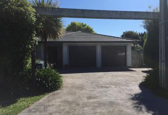 Ray s Retreat allows 18 year olds to book a room