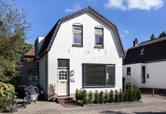 B&B De Mansarde allows 18 year olds to book a room