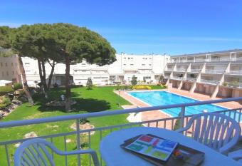 Laia els pins allows 18 year olds to book a room