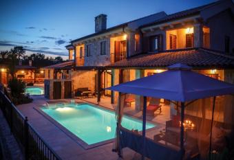 Villa Berna - pool house has Balcony rooms