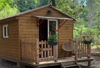 LA SAPINEDE has Balcony rooms