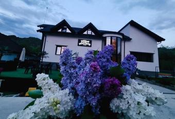 Perla Muntilor Ponoarele, Padurea de liliac has Balcony rooms