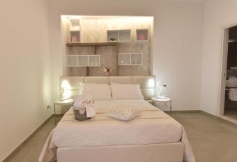 Love inn has Balcony rooms