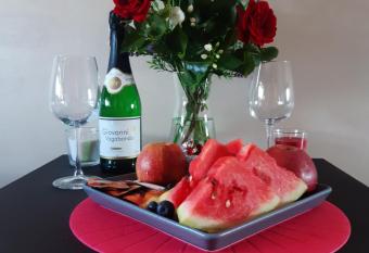 Apartament Gdynia Or  owo allows 18 year olds to book a room