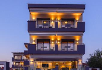 Botanica Luxury Suites has Balcony rooms