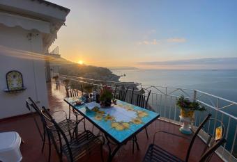 MAR-ISA Amalfi Coast has Balcony rooms