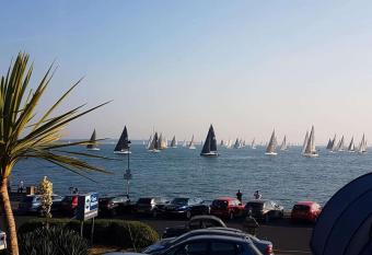 BEST WESTERN New Holmwood Hotel allows 18 year olds to book a room