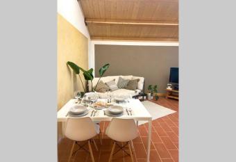 La casa al mare di Luca has Balcony rooms