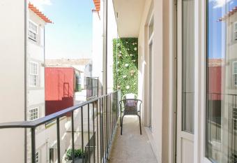 Oporto Flores Plaza by LovelyStay has Balcony rooms