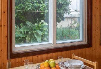 Holiday Home Vigo Curr  s Street allows 18 year olds to book a room