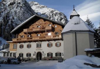Matreier Tauernhaus has Balcony rooms