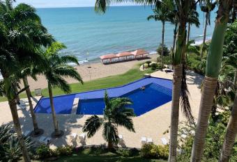 SUITE DE LUJO en Edificio MAKANA RESORT en TONSUPA has rooms with a private hot tub