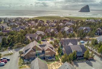 Seas The Day Pacific City has Balcony rooms