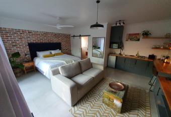 The Blue Door B&B has Balcony rooms