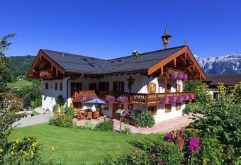 Hinterkeilhof has Balcony rooms