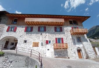 Le Terre di Gu has Balcony rooms