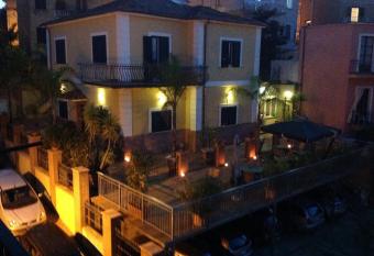 Villa Scotillo Guest House has Balcony rooms