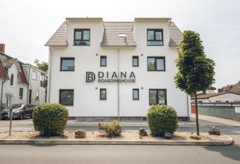 Diana Boardinghouse KONTAKTLOSER SELF CHECK IN & SELF CHECK OUT allows 18 year olds to book a room