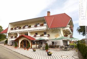 Landhotel Haringerhof mit Saunawelt und Naturbadeteich allows 18 year olds to book a room