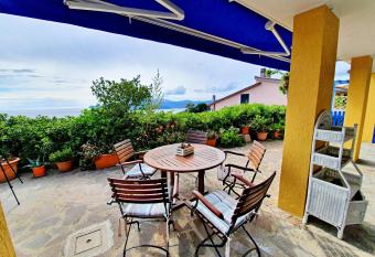 La Perla del Golfo has Balcony rooms