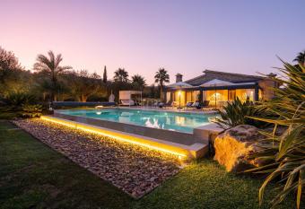 Villa Canacati has Balcony rooms