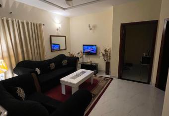 Lovely 1-Bed House in Lahore has Smoking rooms