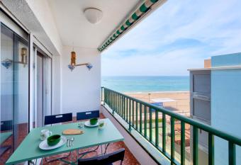 LG Sea Views has Balcony rooms