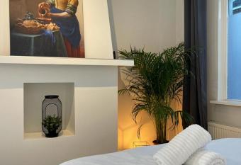 Hidden Gem next to TU Delft Campus Family XL house allows 18 year olds to book a room