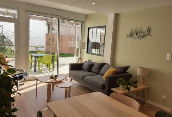 Kalee has Balcony rooms