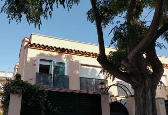 Holidays Home Randemar allows 18 year olds to book a room