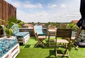 Frenchyhomes   rooftop   centreville   plage   WIFI has Balcony rooms