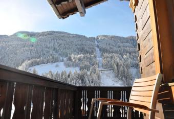 Gazauner Hof has Balcony rooms