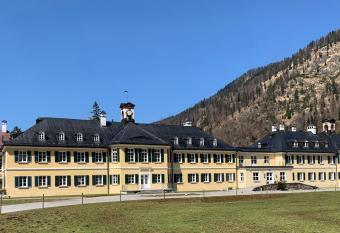 Pop-Up Lodge Wildbad Kreuth allows 18 year olds to book a room