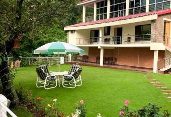 H.M.H Lodges & Hotel Resort has Balcony rooms