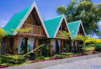 RC Hutspot Tourist Inn has Balcony rooms