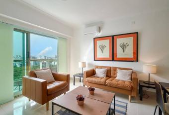 Brand New Harmony Apartment with Pool, Gym and Spa in La Julia has rooms with a private hot tub