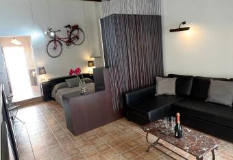 LOFT Del SOL has Balcony rooms