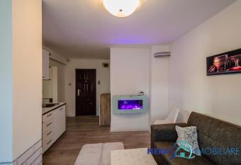 Apartament Living + dormitor allows 18 year olds to book a room