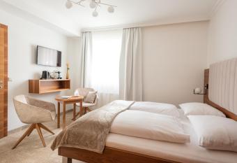 das zellersee has Balcony rooms